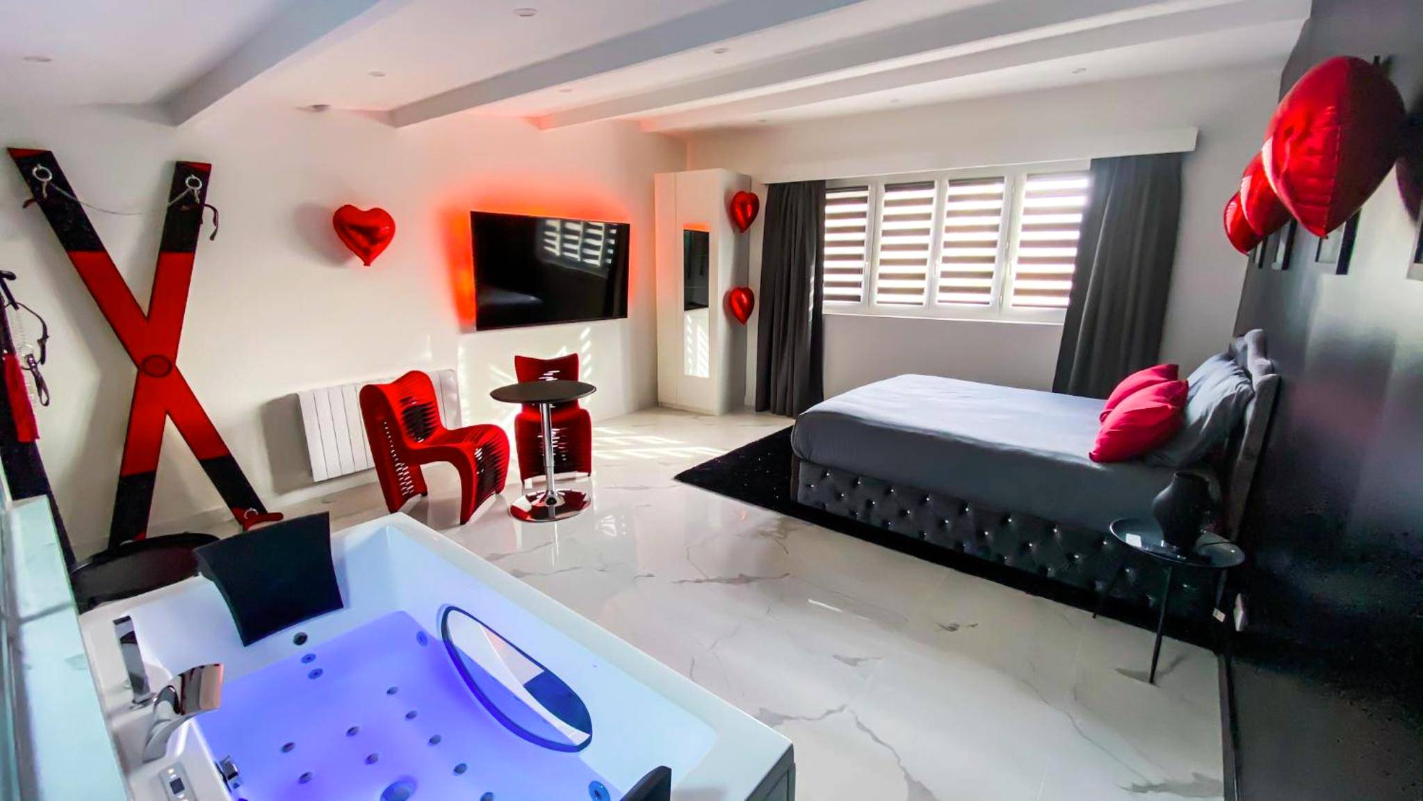 Vue du logement - SECRET SUITE "Mr Grey" - Jacuzzi privatif - Gare RER C - Proche Paris