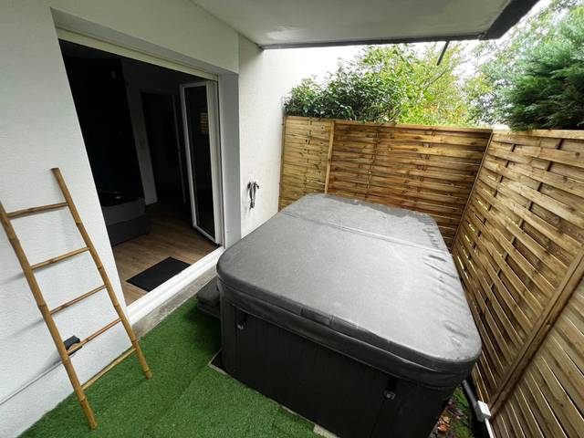 Terrasse privative avec jacuzzi couvert - Secrète loft