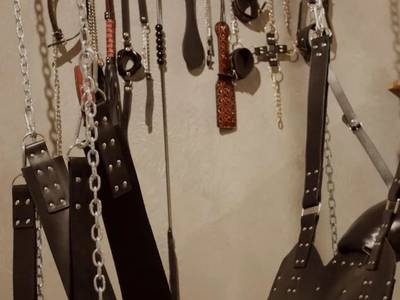 Balançoire et accessoires de jeux érotiques - Les Secrets du Château - Love Room