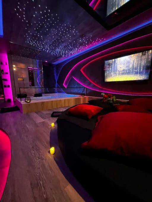 Suite romantique avec lit rond et jacuzzi - Les Secrets Rooms/Love Room