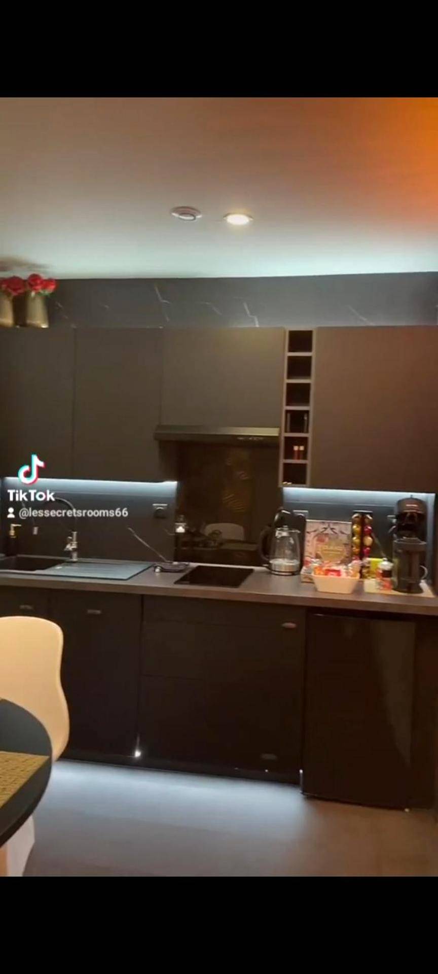 Photo du logement - LES SECRETS ROOMS, LOVE ROOM DE LUXE AVEC JACUZZI - Espira - de - l'Agly