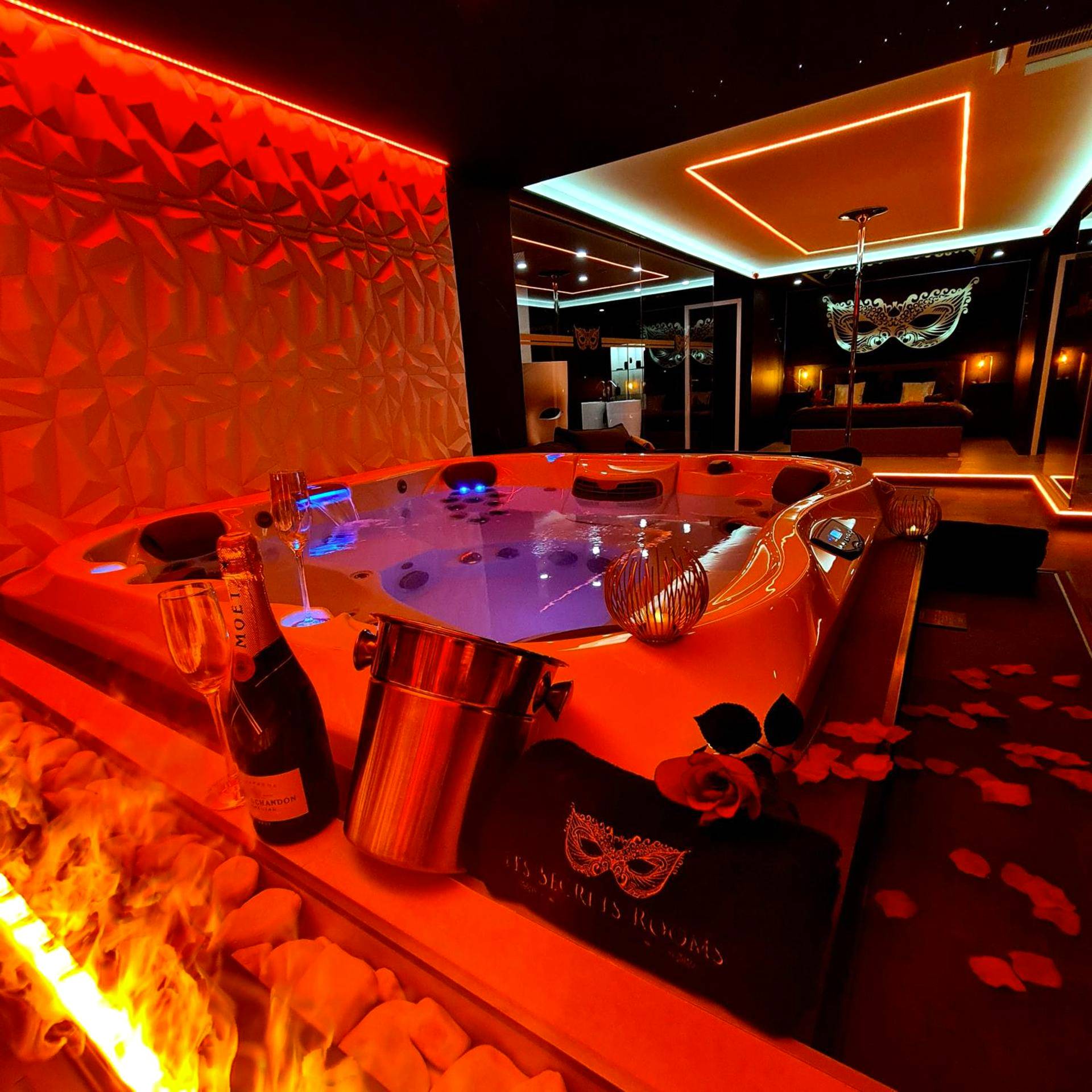 Photo du logement - LES SECRETS ROOMS, LOVE ROOM DE LUXE AVEC JACUZZI
