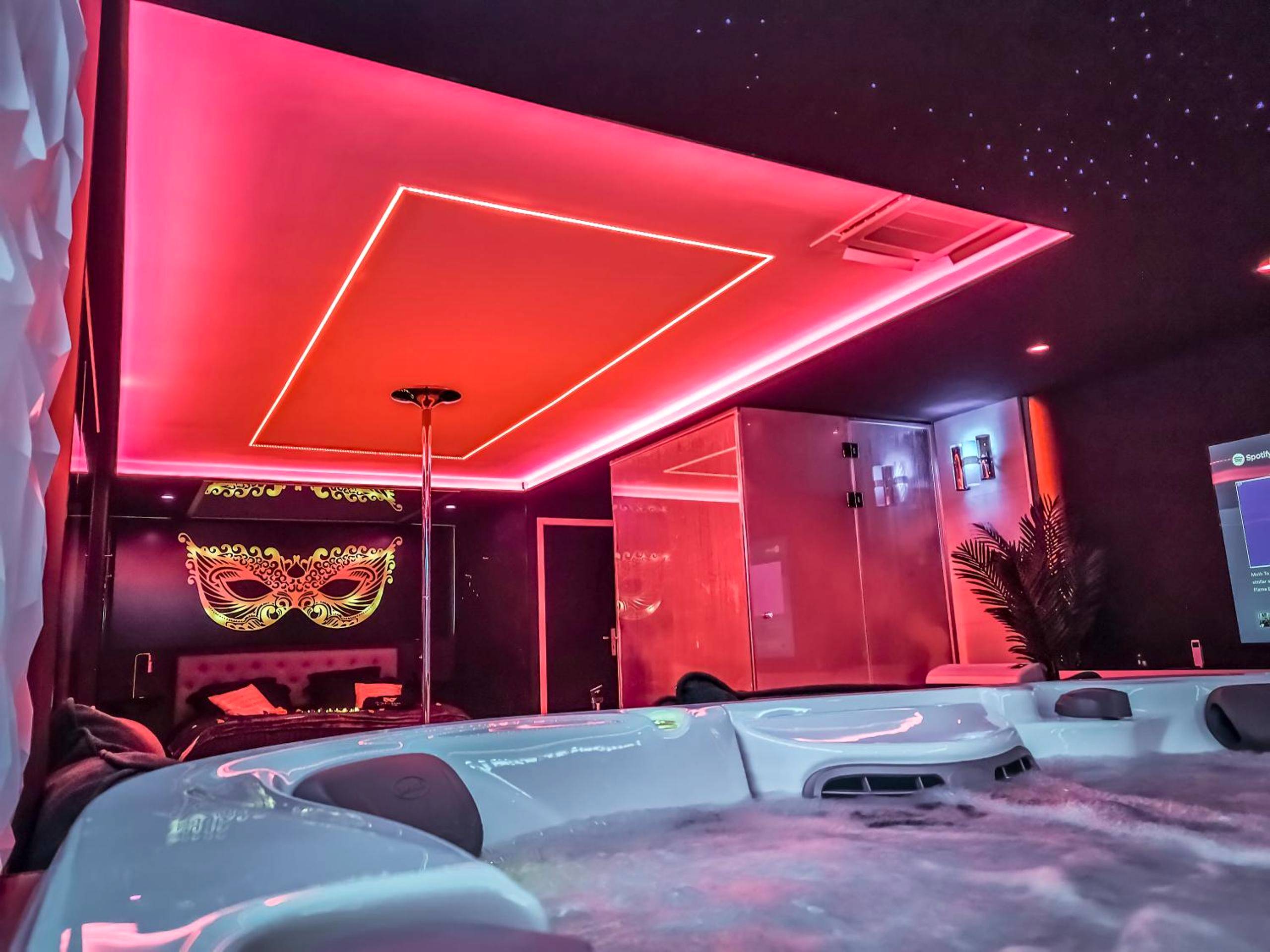 Photo du logement - LES SECRETS ROOMS, LOVE ROOM DE LUXE AVEC JACUZZI