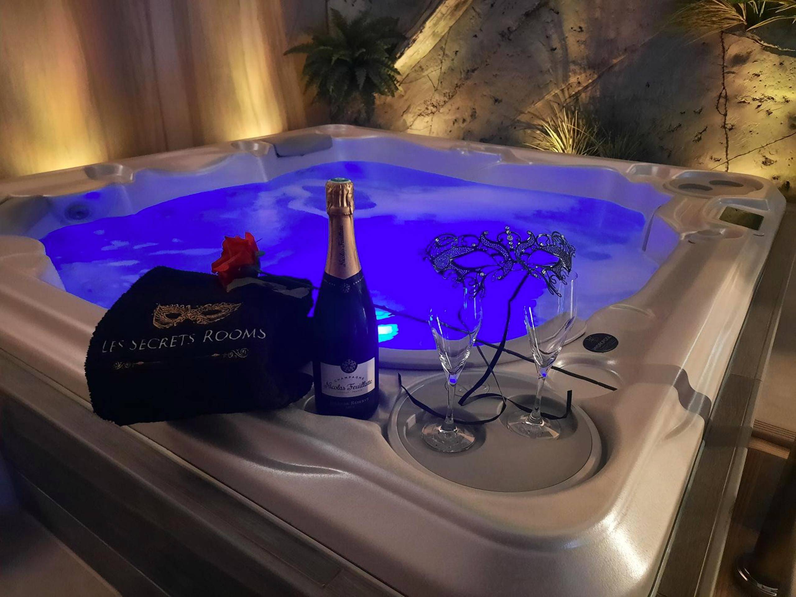 Photo du logement - Les Secrets Rooms - Bonneval - Love Room - Spa et Hammam Privatif - Bonneval