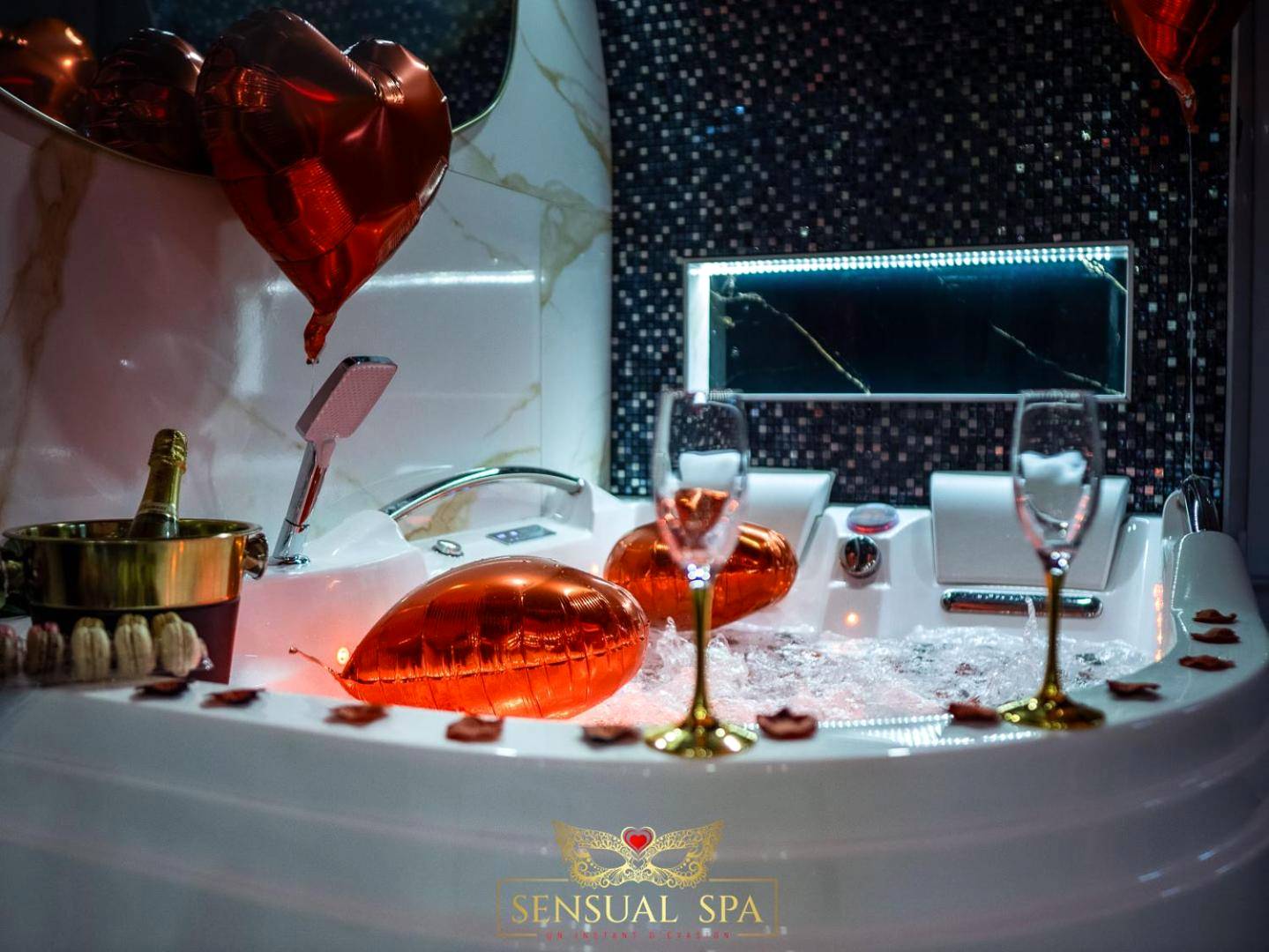 Photo du logement - Sensual SPA - Love ROOM Jacuzzi Hammam Terrasse - Nancy