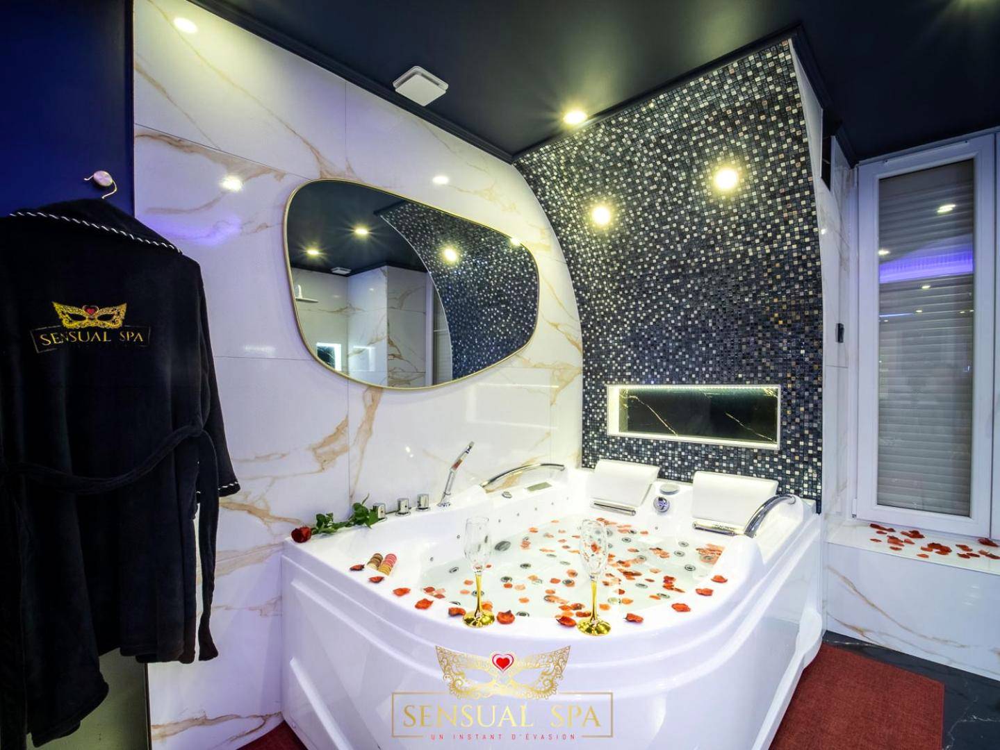 Photo du logement - Sensual SPA - Love ROOM Jacuzzi Hammam Terrasse - Nancy