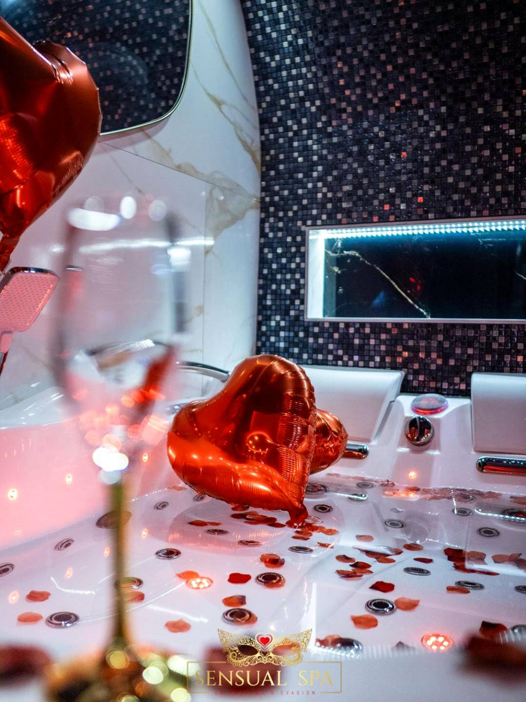 Photo du logement - Sensual SPA - Love ROOM Jacuzzi Hammam Terrasse