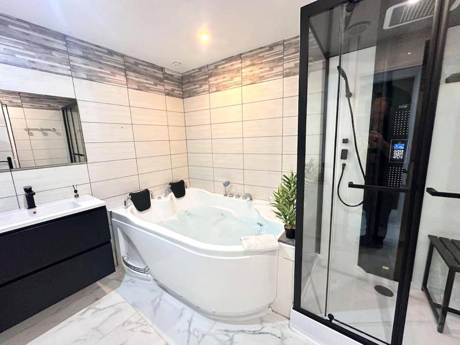 Photo du logement - E Servagnat T3 luxe avec Sauna Jacuzzi et Hammam