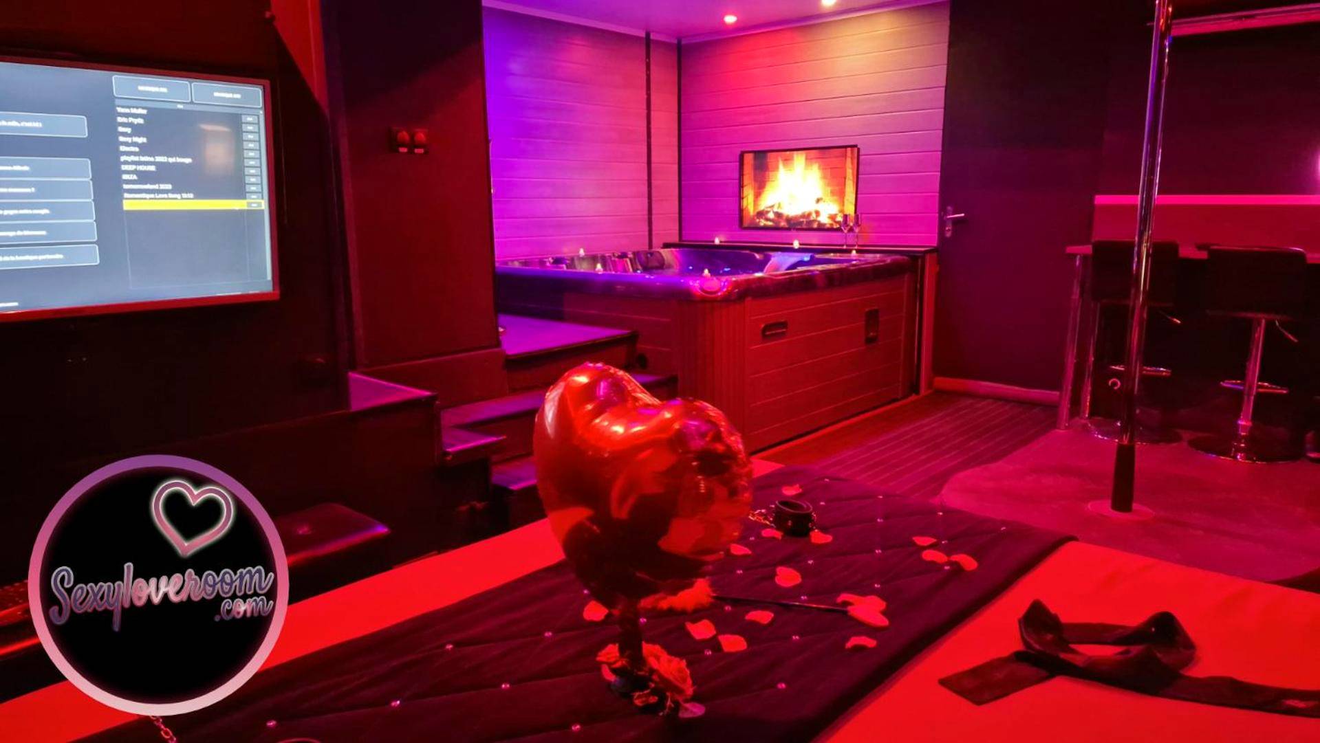 Suite romantique avec jacuzzi et barre de pole - Love Room Rivesaltes - Loveroom Sexyloveroom