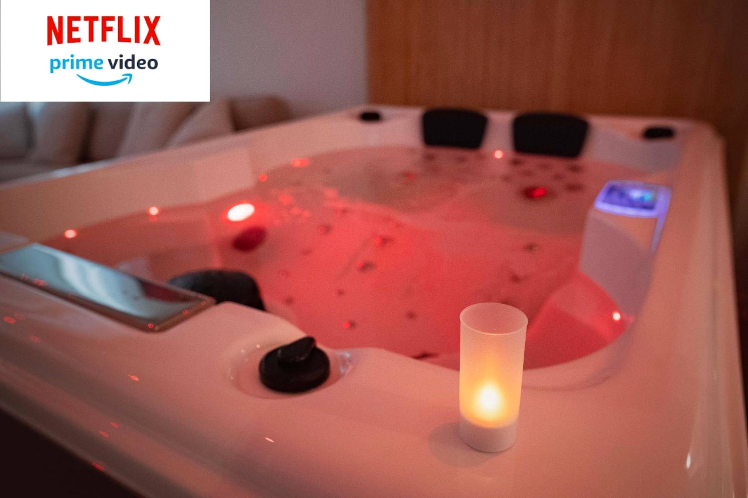 Jacuzzi privatif avec éclairage rouge et bougie - Love Room Vandœuvre - lès - Nancy - Slocations