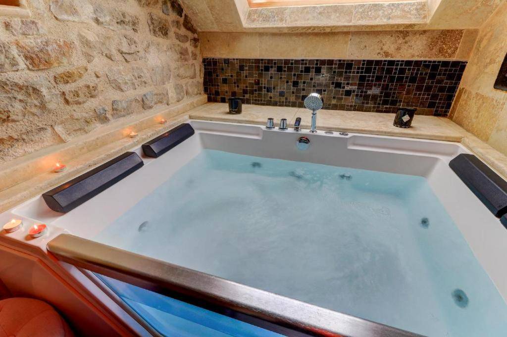 Photo du logement - Sous mon toit - Sauna & jacuzzi