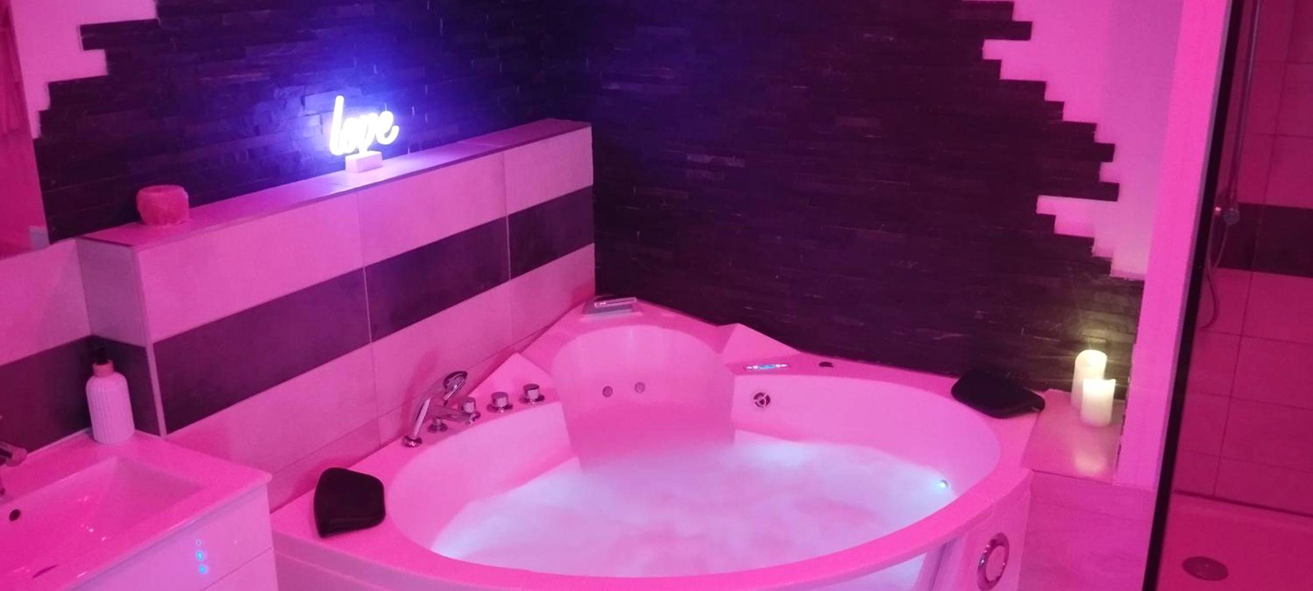 Photo du logement - Love room avec spa privatif - Saint - Amarin