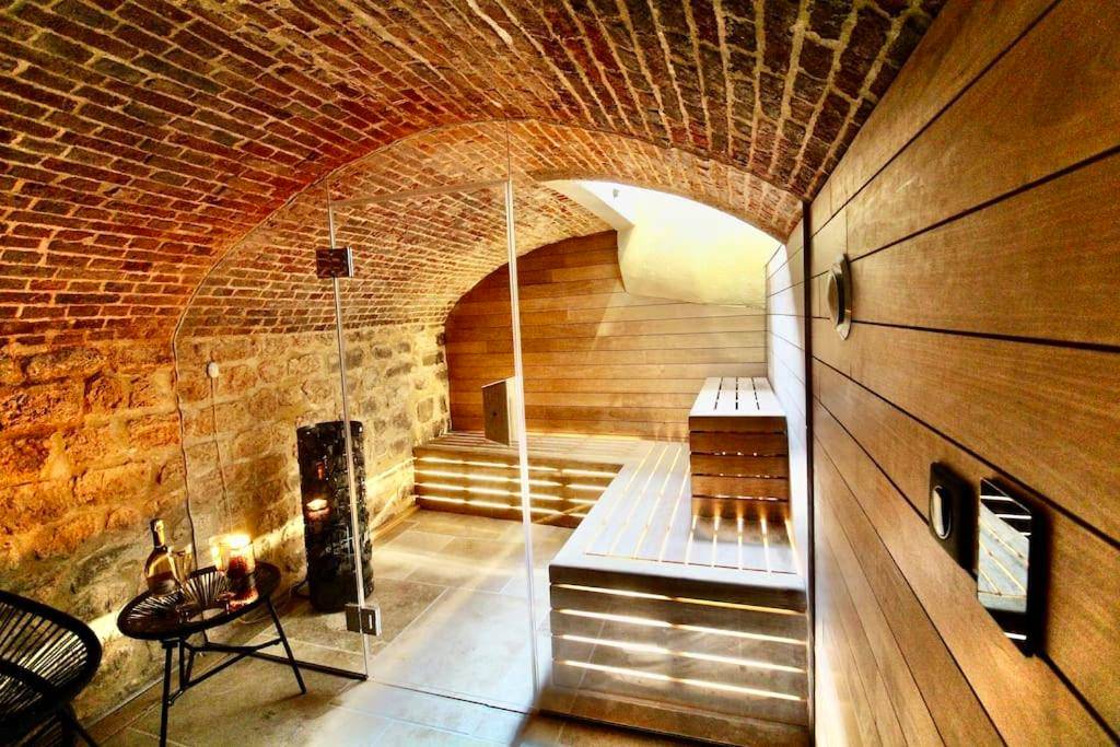 Sauna privatif sous voûte en briques - Love Room Rouen - Le Spa Beauvoisine - Jacuzzi Sauna Rouen centre Free parking