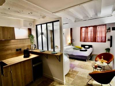 Espace cuisine ouverte sur salon et chambre - Le Spa Beauvoisine - Jacuzzi Sauna Rouen centre Free parking