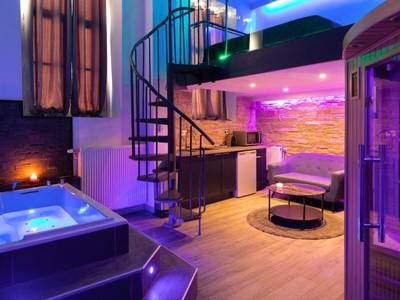 Jacuzzi privatif et escalier en colimaçon - Spa - privatif