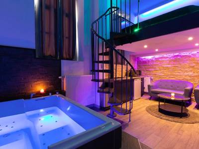 Baignoire balnéo éclairée et salon cosy - Spa - privatif