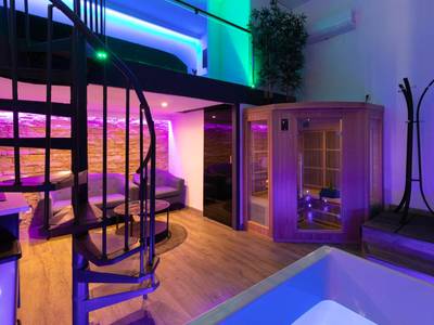 Sauna infrarouge et mezzanine avec néons bleus - Spa - privatif