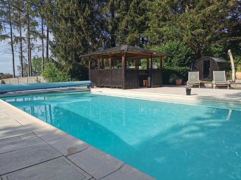 Piscine extérieure avec sauna et tonnelle - Le Spa du Cabanon: Cabanon de luxe avec Spa entièrement privatif