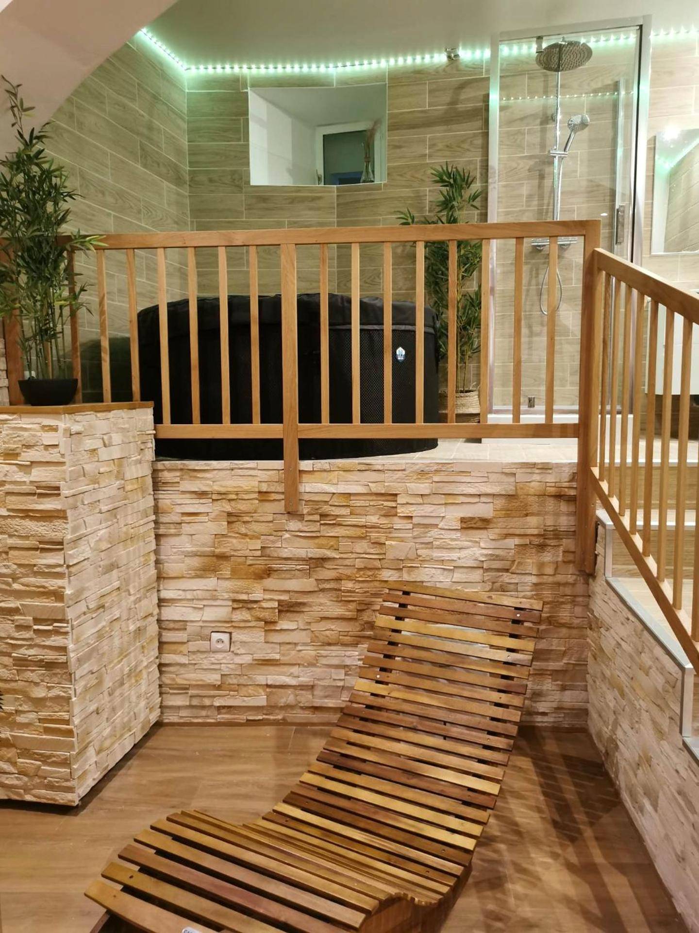 Photo du logement - Le Spa de la Cathédrale - Jacuzzi - Sauna - Champagne - Netflix - Wifi