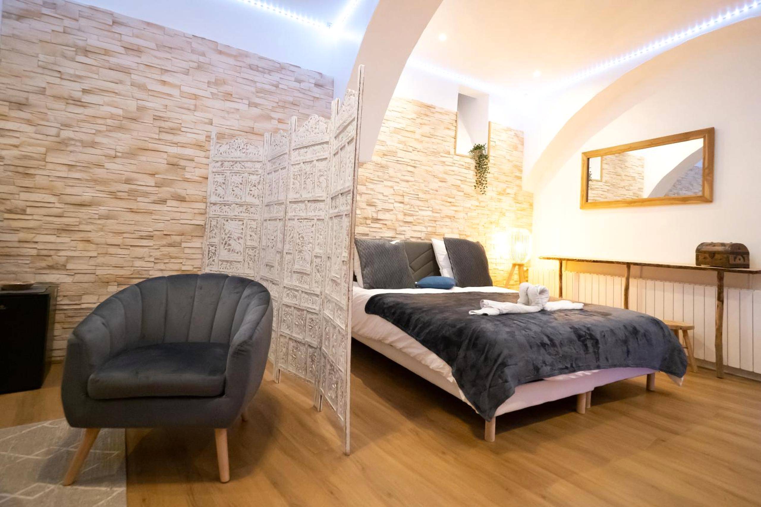 Photo du logement - Le Spa de la Cathédrale - Jacuzzi - Sauna - Champagne - Netflix - Wifi