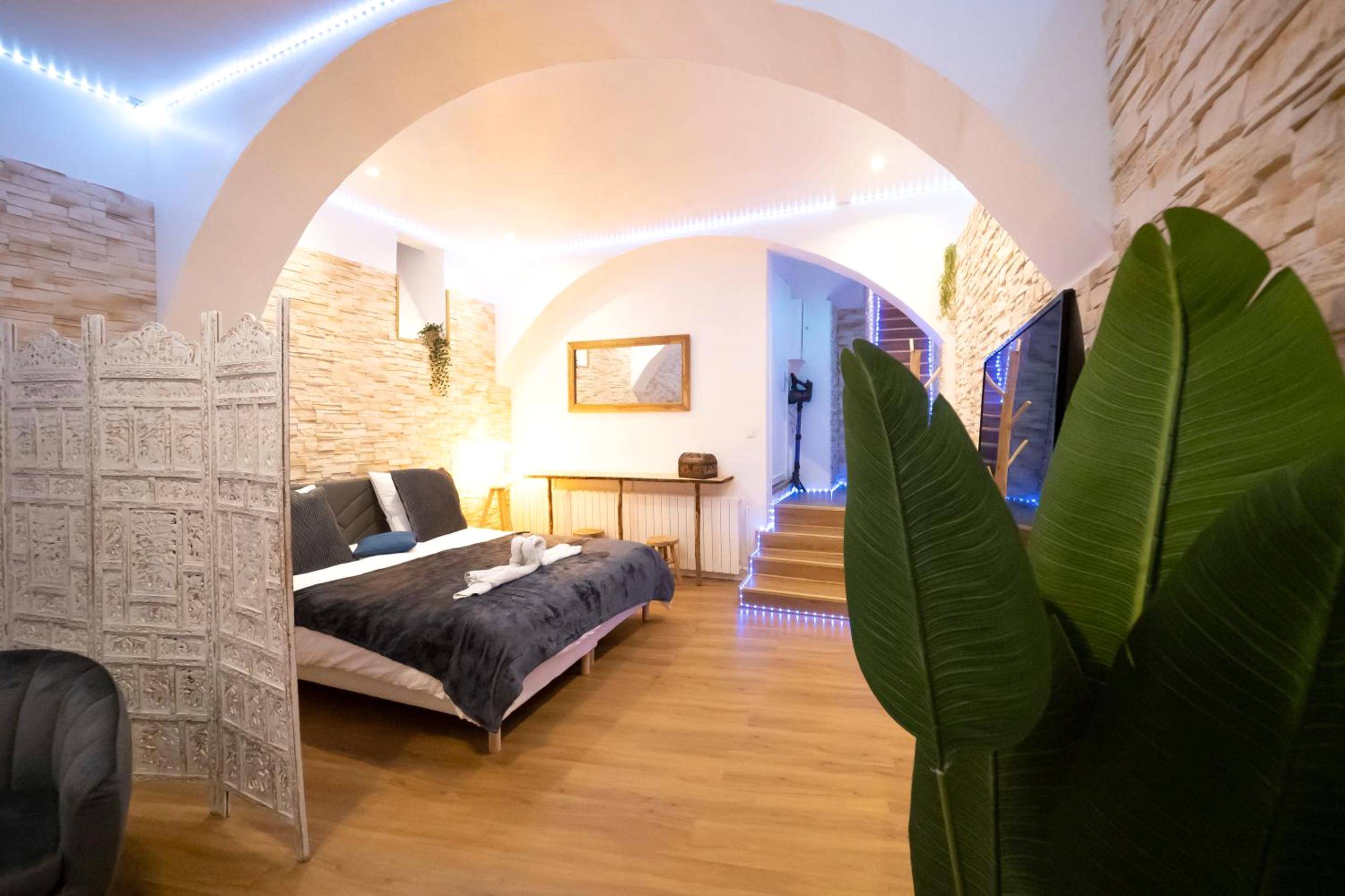 Photo du logement - Le Spa de la Cathédrale - Jacuzzi - Sauna - Champagne - Netflix - Wifi