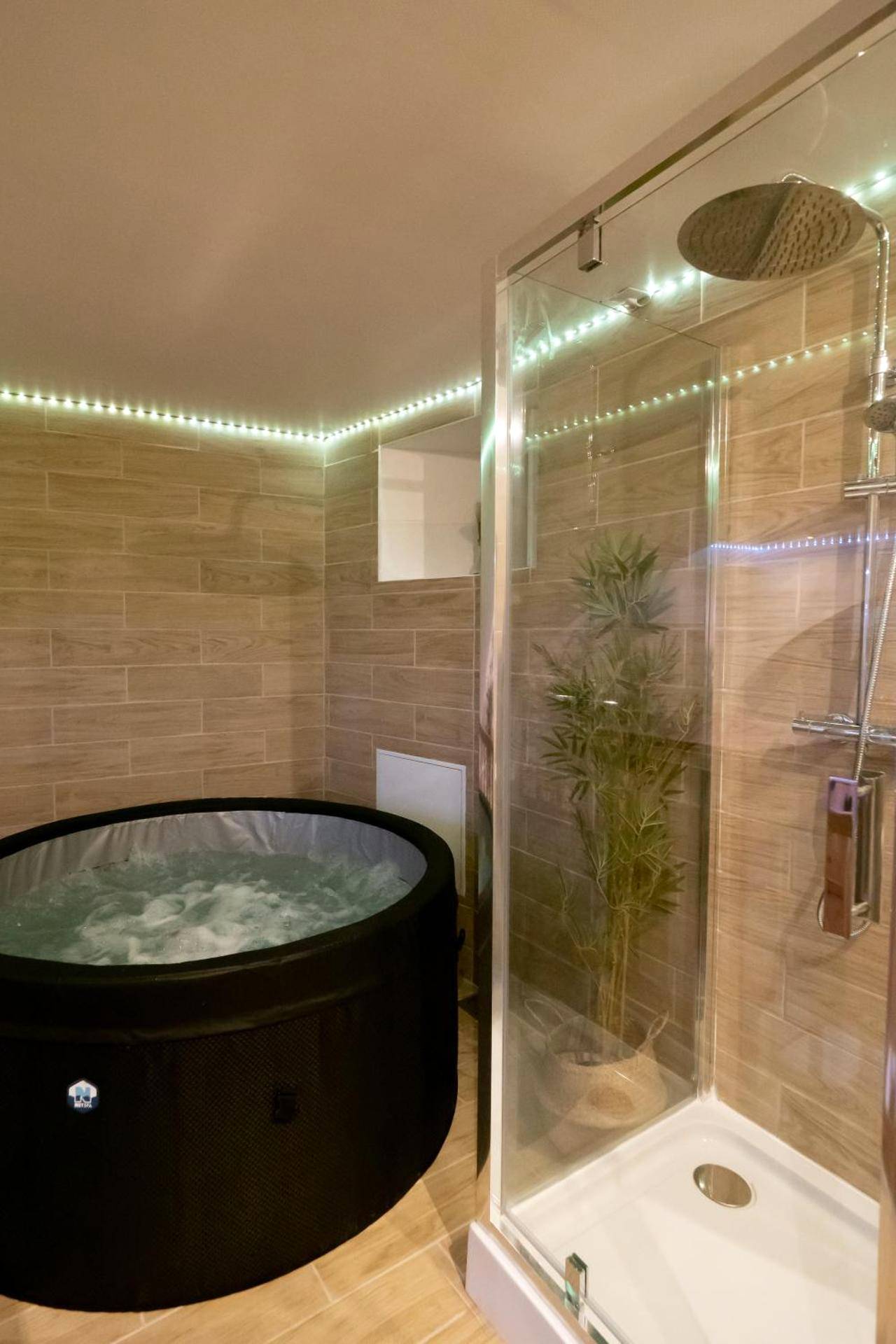Photo du logement - Le Spa de la Cathédrale - Jacuzzi - Sauna - Champagne - Netflix - Wifi