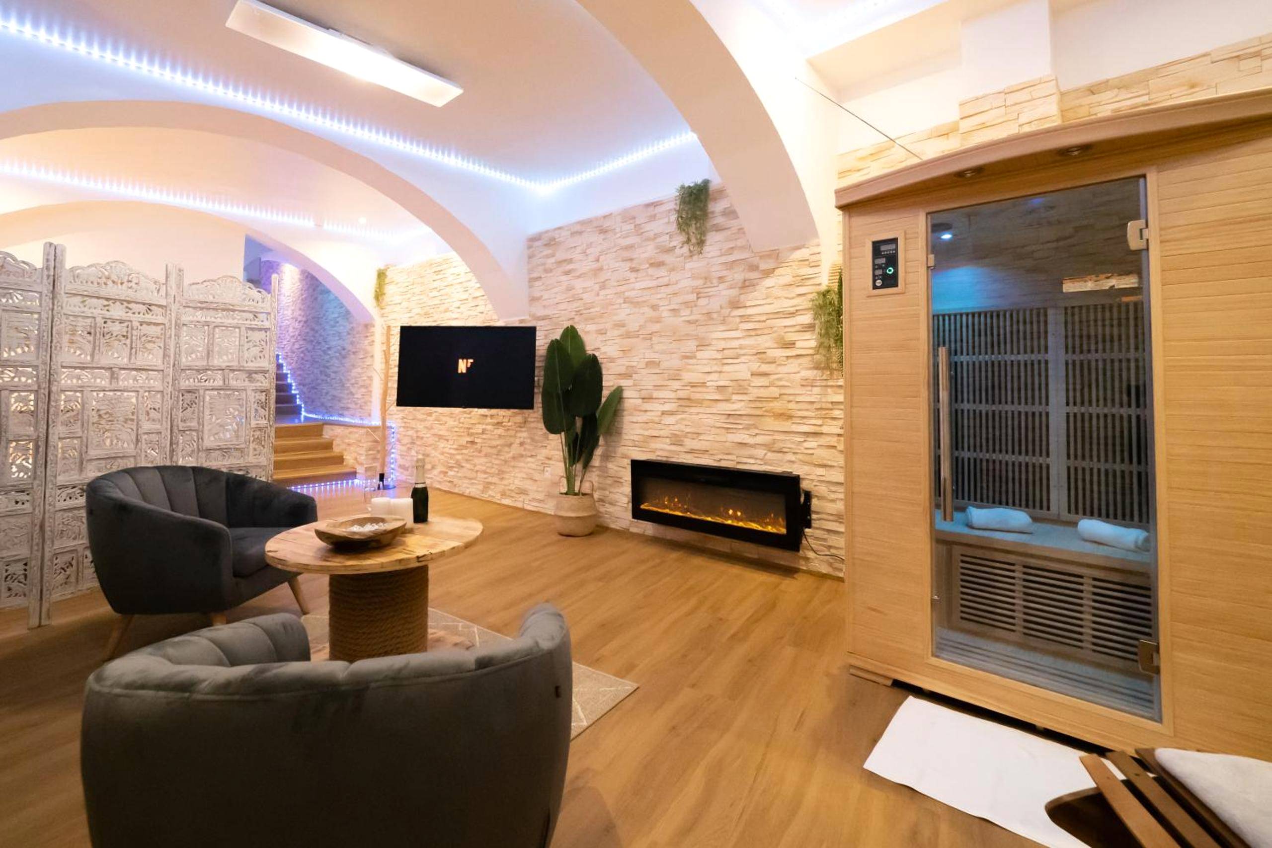 Photo du logement - Le Spa de la Cathédrale - Jacuzzi - Sauna - Champagne - Netflix - Wifi - Troyes