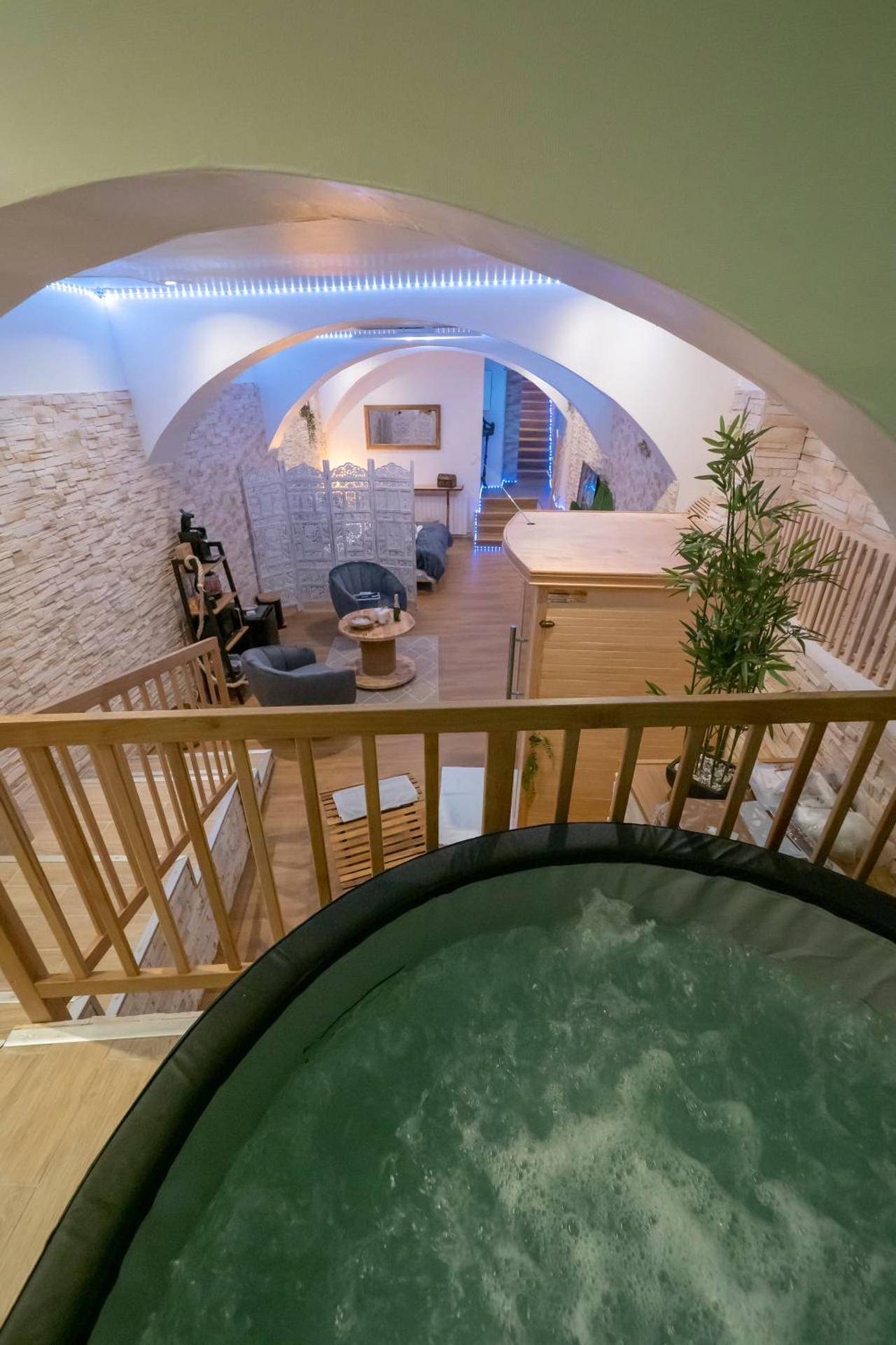 Photo du logement - Le Spa de la Cathédrale - Jacuzzi - Sauna - Champagne - Netflix - Wifi