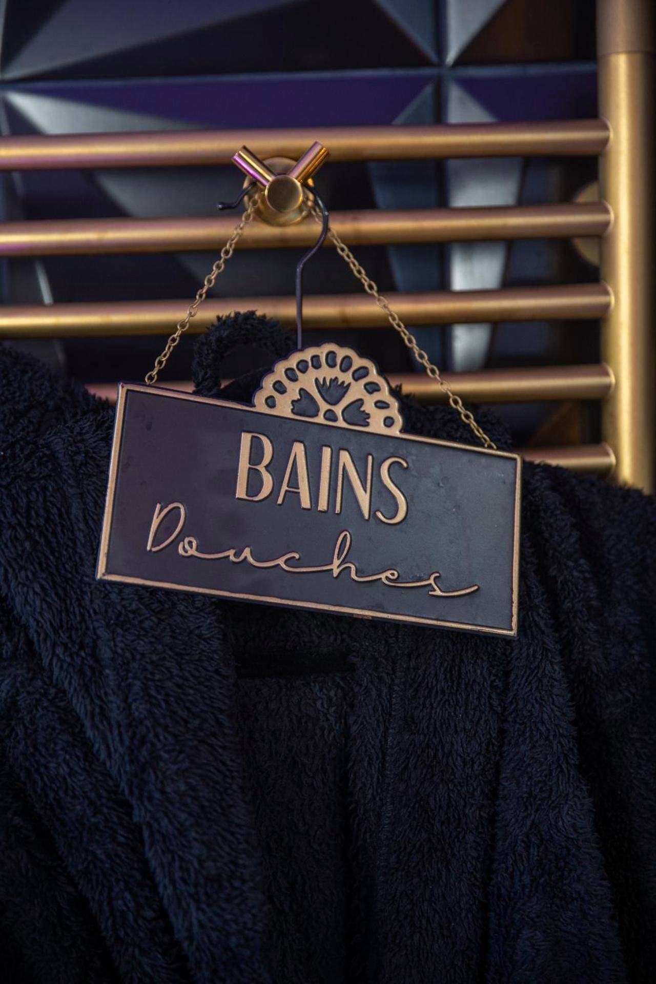 Photo du logement - Love Room élégante spa privatif et extérieur cosy - Goussainville