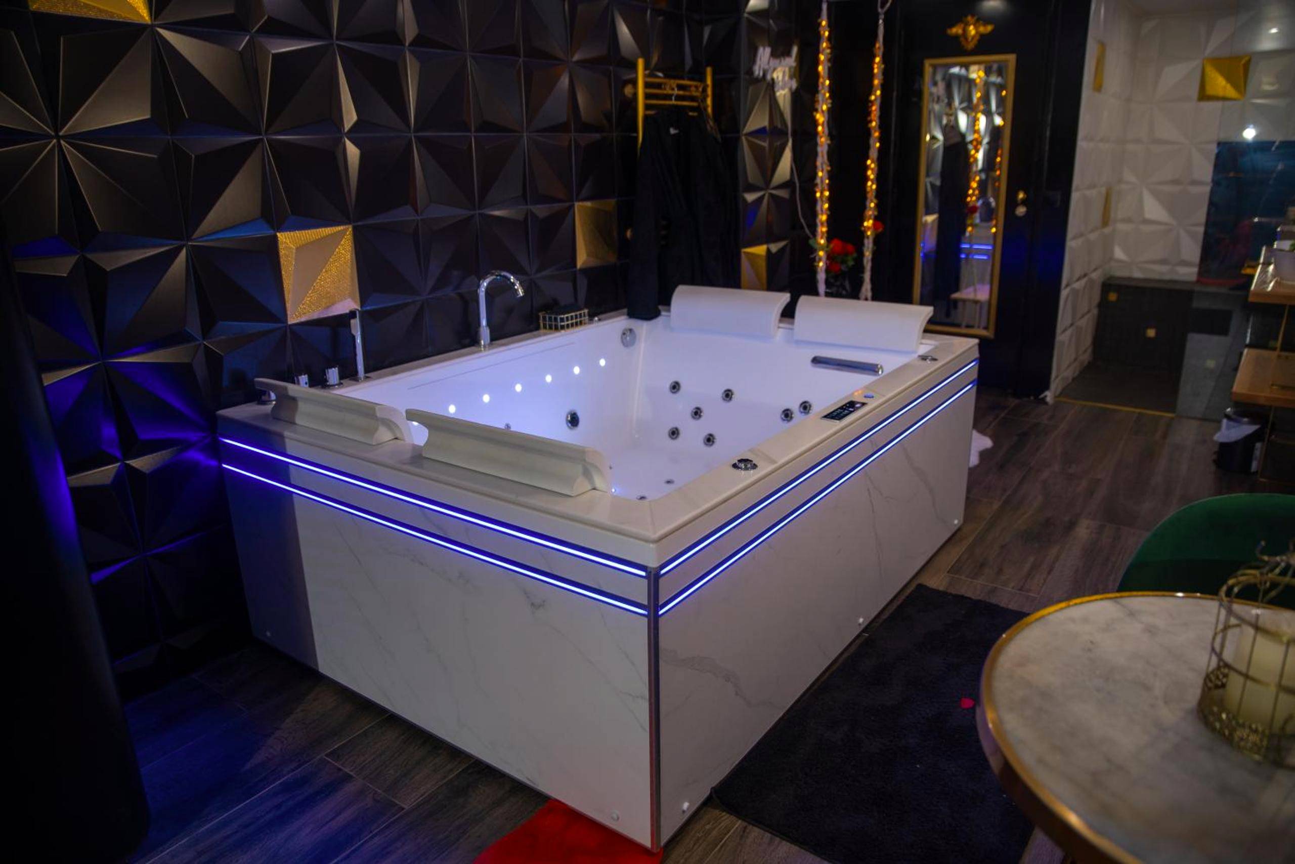 Photo du logement - Love Room élégante spa privatif et extérieur cosy