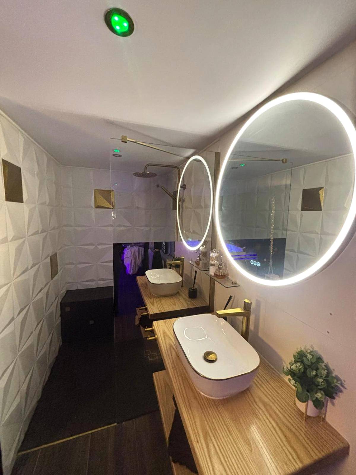 Photo du logement - Love Room élégante spa privatif et extérieur cosy