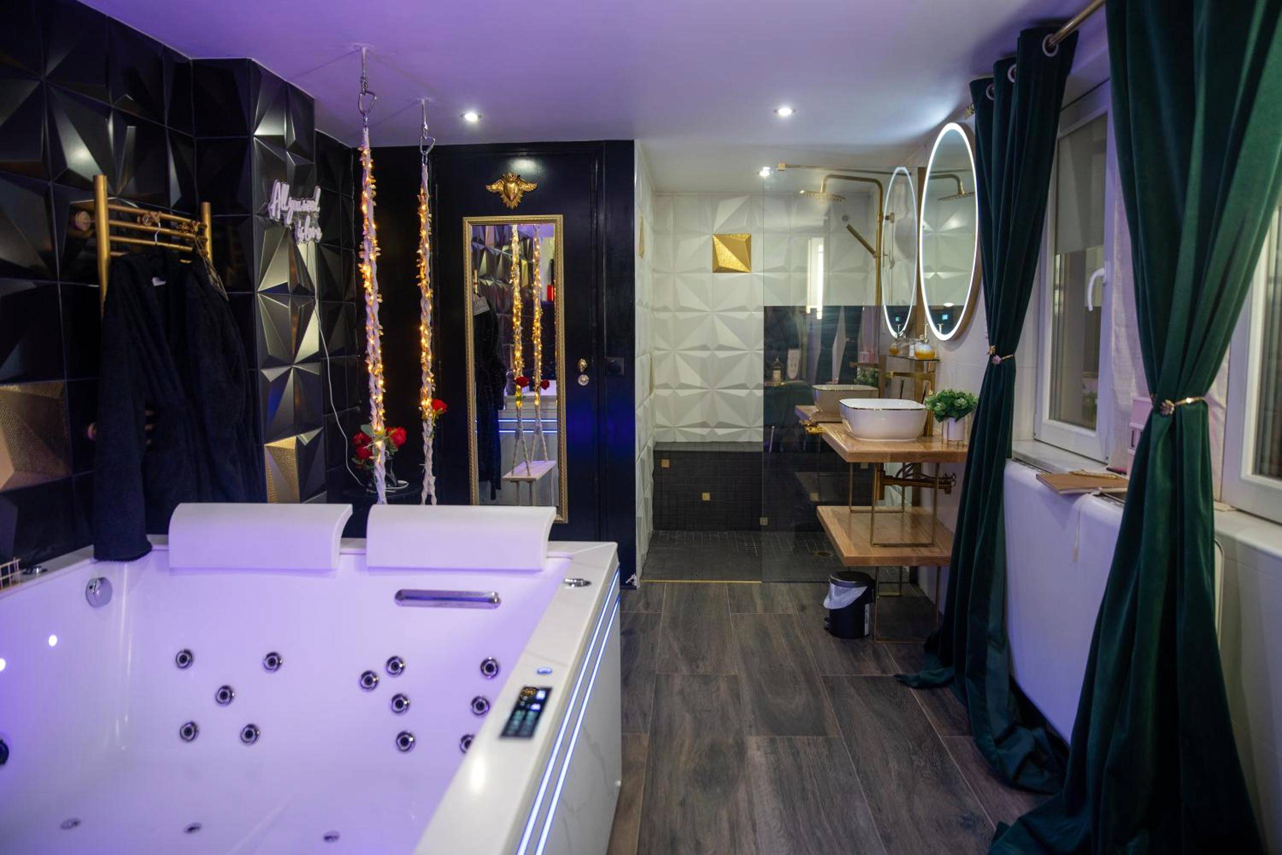 Photo du logement - Love Room élégante spa privatif et extérieur cosy