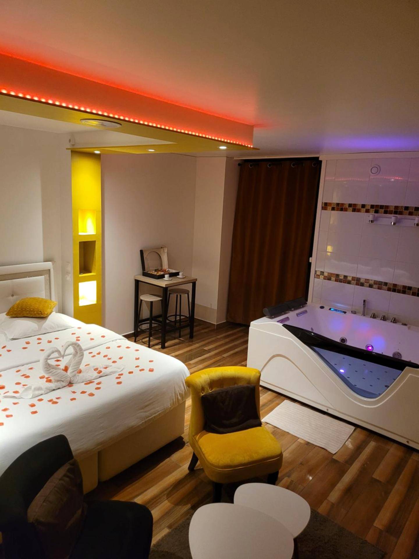 Detail du logement - SPA Celyna appartement avec jacuzzi privatif