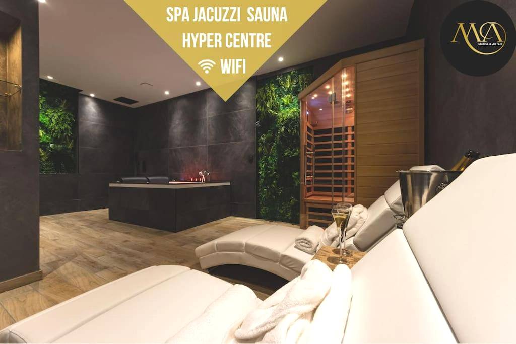 Espace bien - être avec sauna et transats - Love Room Agen - Le SPA & Cocon - Jacuzzi - Sauna - Clim - Melina&Alfred