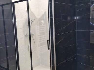 Douche à l'italienne avec parois vitrées - Spa des ducs loft 2