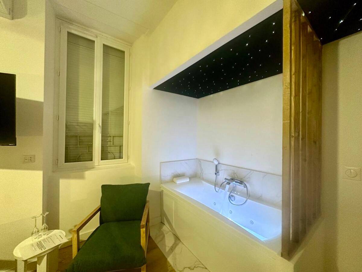 Photo du logement - Le SPA Étoilé - Baignoire Balnéo et Sauna Privatif