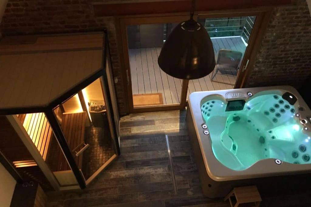 Photo du logement - Spa privatif à la ferme - Haut de gamme - Atypique