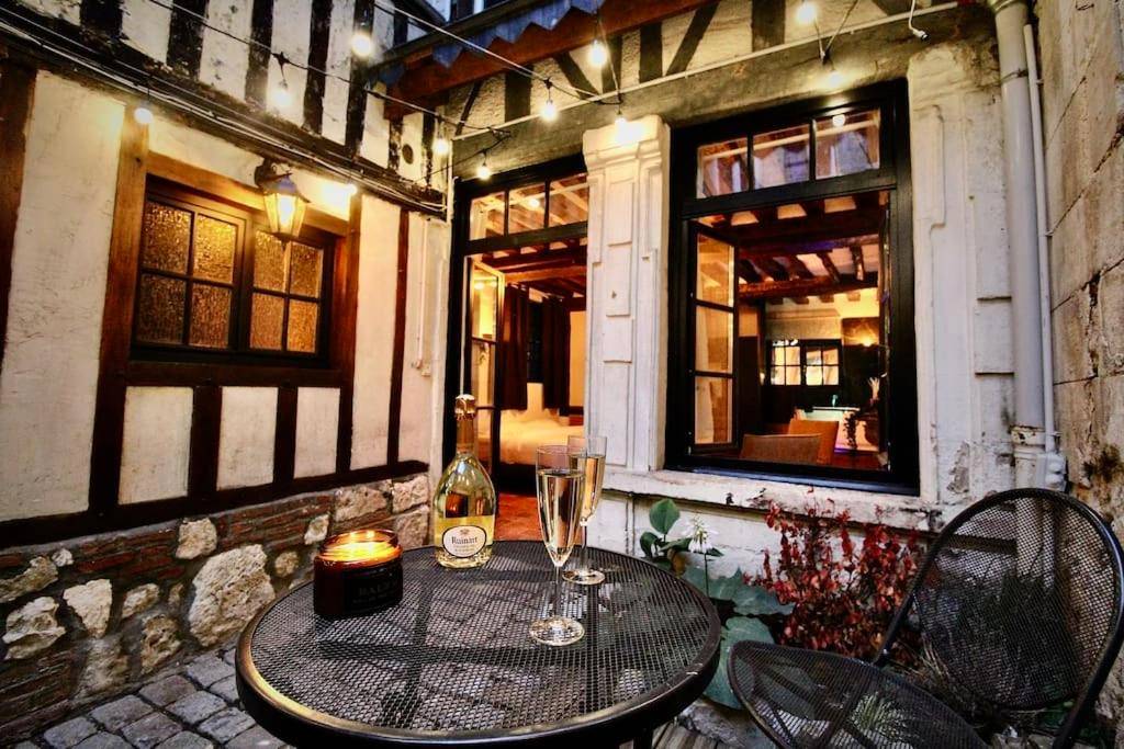 Photo du logement - Le Spa Gustave - Sauna, Jacuzzi & Terrasse à Rouen - Rouen