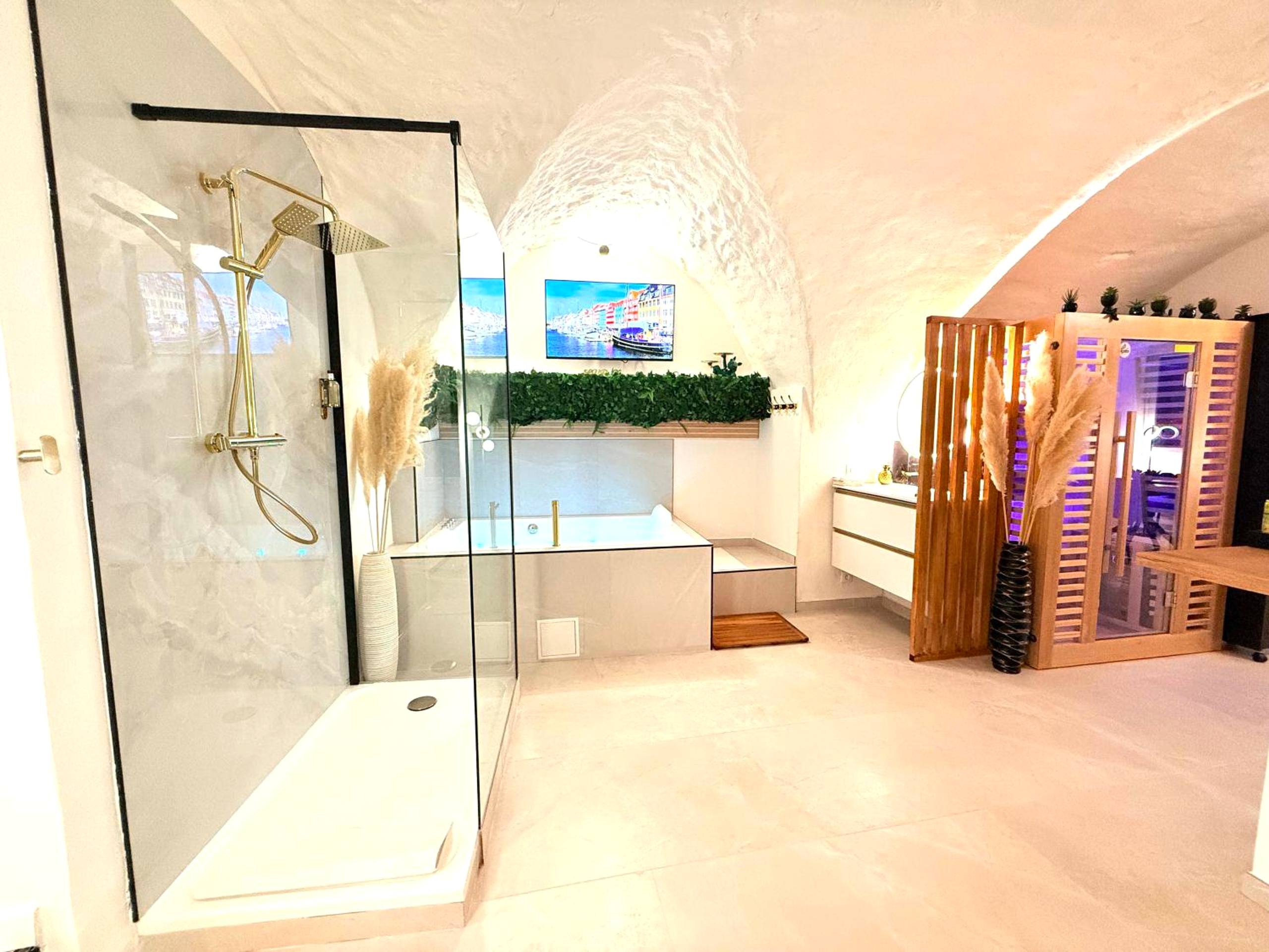 Vue principale - Love Room Gignac - Suite Privative Spa Jacuzzi Sauna - Proche Montpellier
