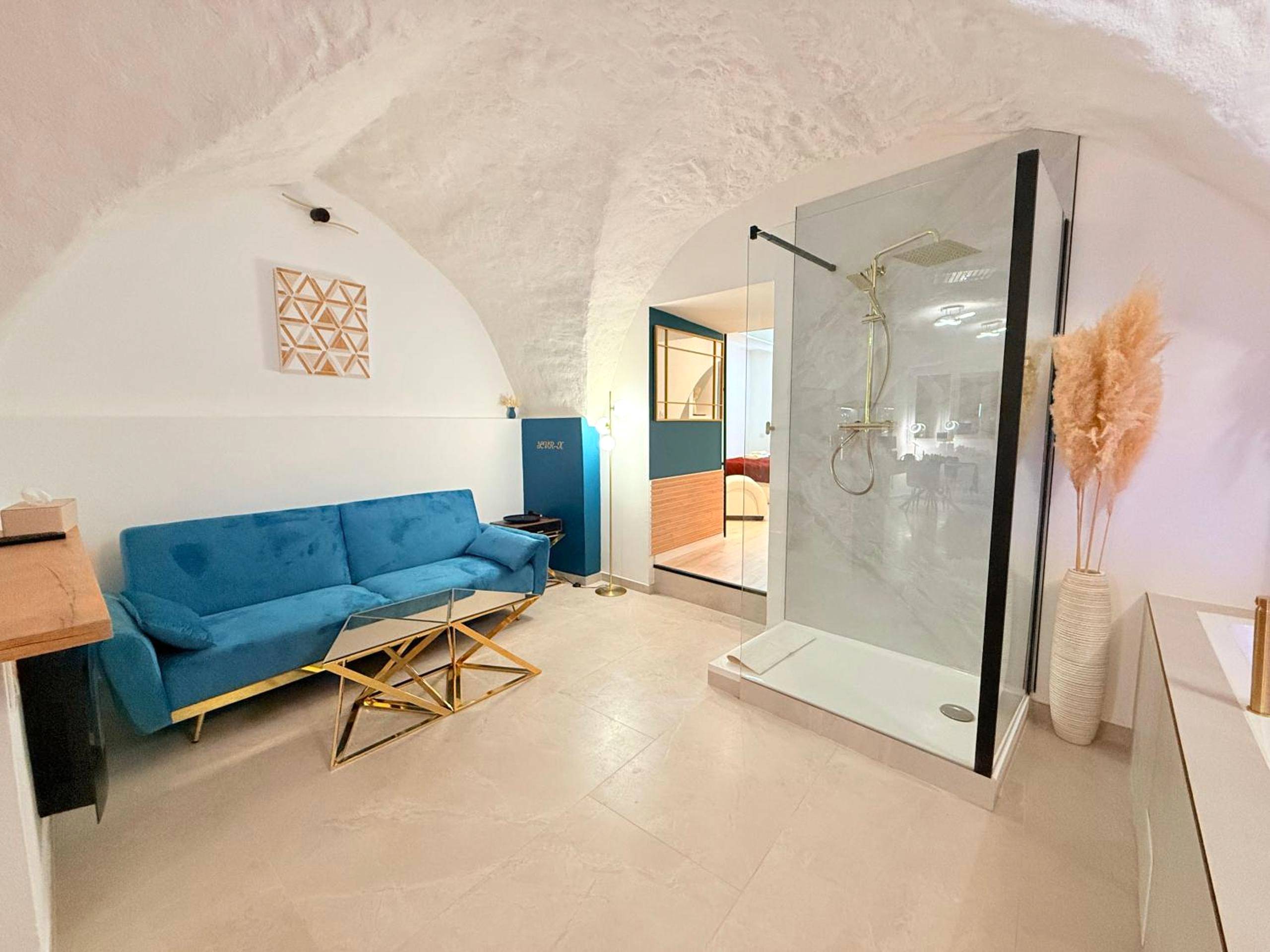 Vue interieure - Suite Privative Spa Jacuzzi Sauna - Proche Montpellier