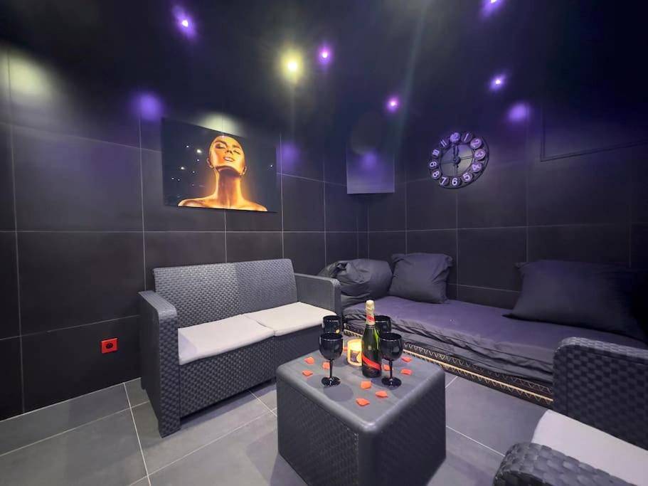 Photo du logement - SPA JACUZZI et table massage