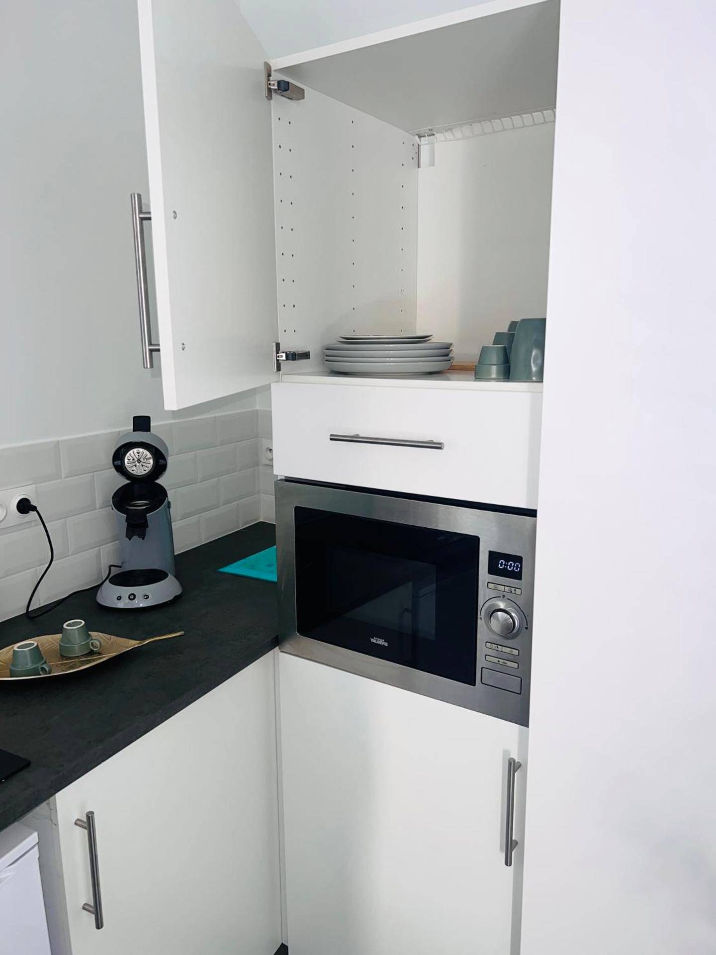 Cuisine équipée avec micro - ondes et vaisselle - SPA JUNGLE
