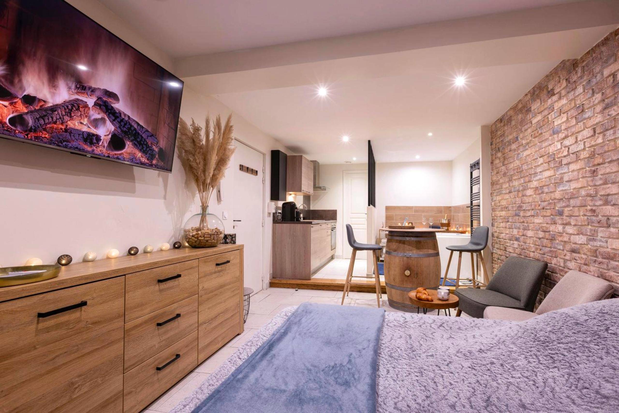 Vue d'ensemble du studio avec coin cuisine - Au Spa de LLEA