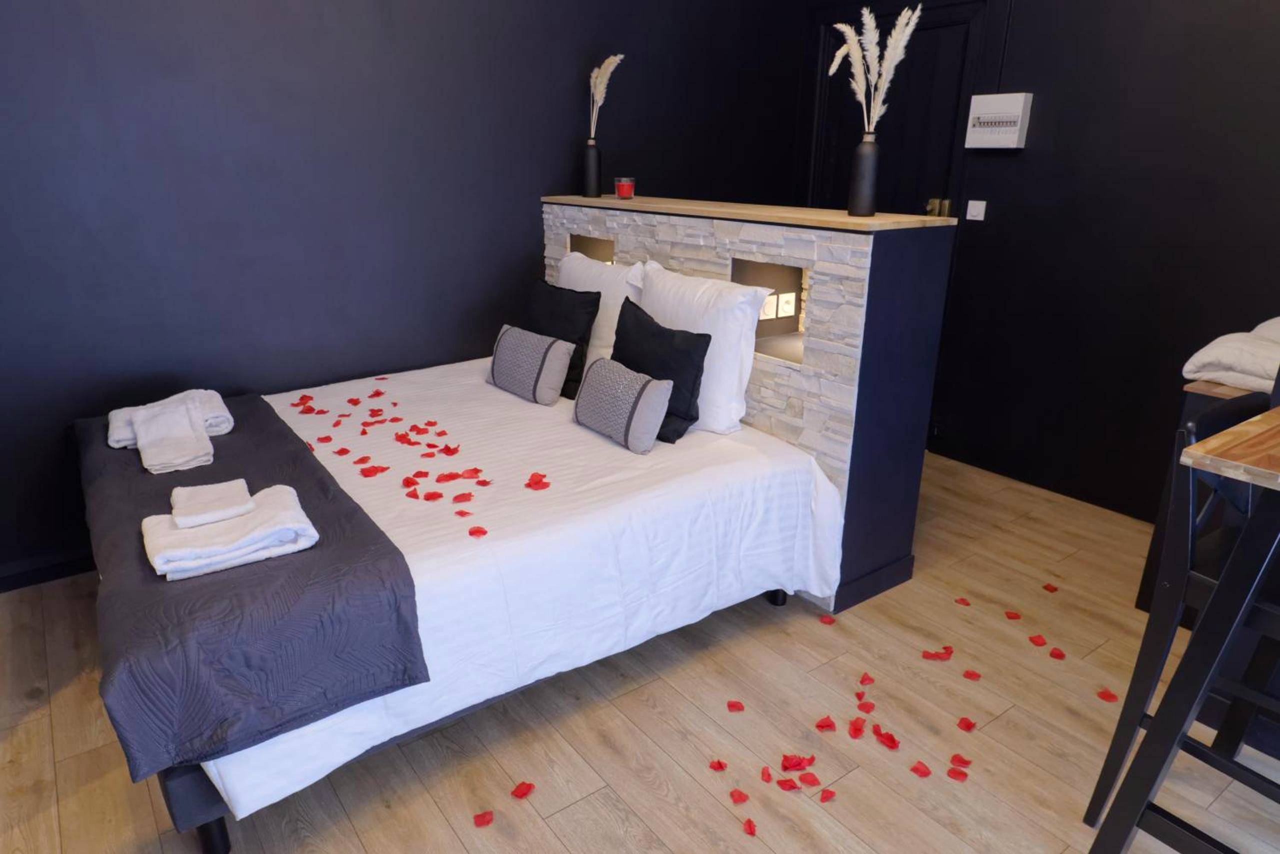 Photo du logement - Spa & Love - Balnéo - Queen size - Cocooning