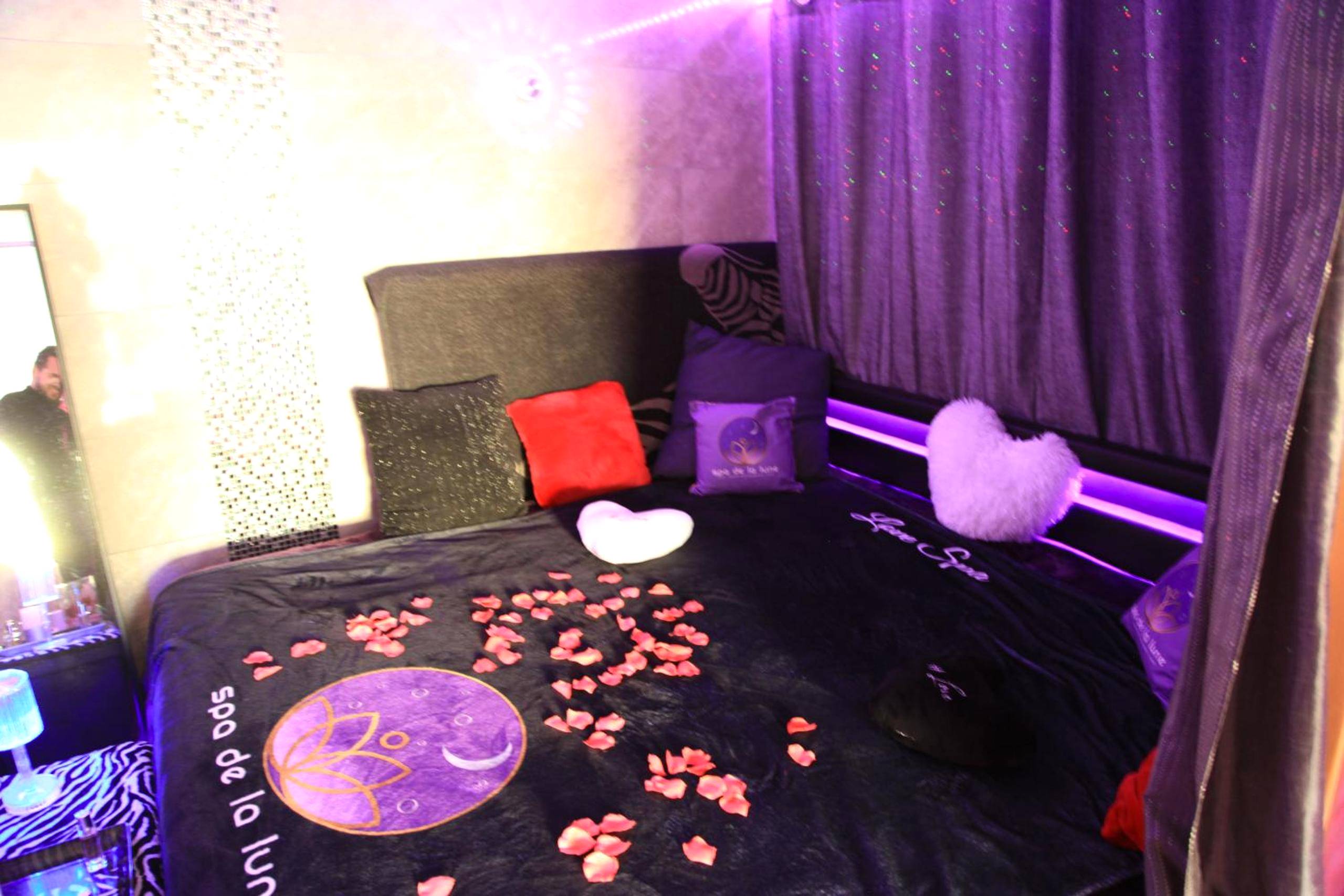 Vue du logement - Spa de la Lune - Private love room suite with terrace and view - Air Conditioned - Double jacuzzi -...