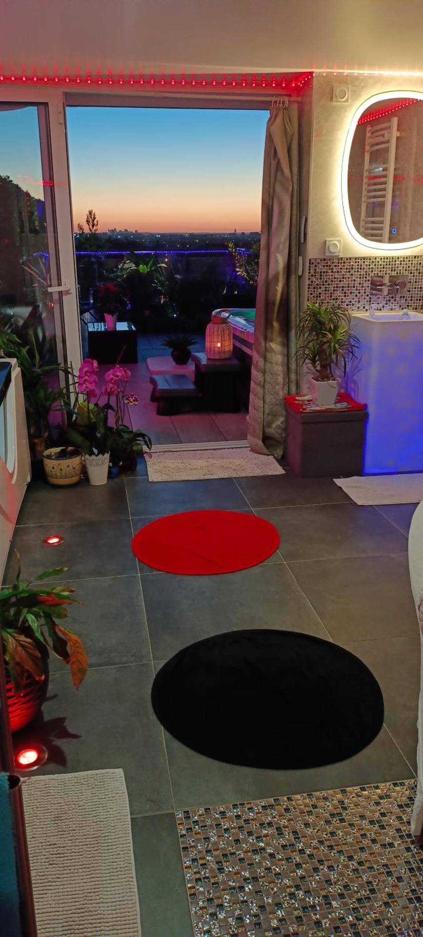 Photo - Spa de la Lune - Private love room suite with terrace and view - Air Conditioned - Double...