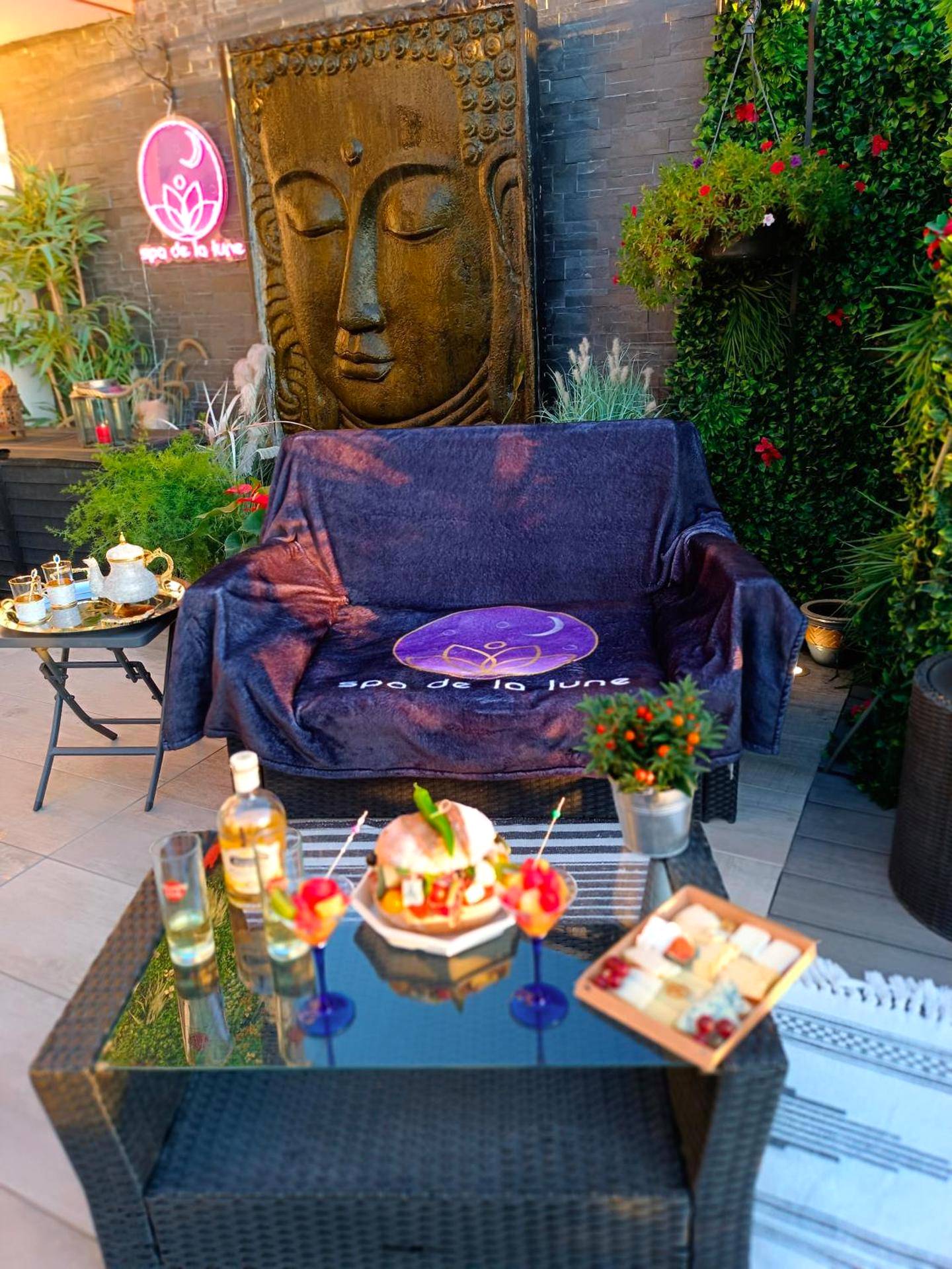 Vue du logement - Spa de la Lune - Private love room suite with terrace and view - Air Conditioned - Double jacuzzi -...