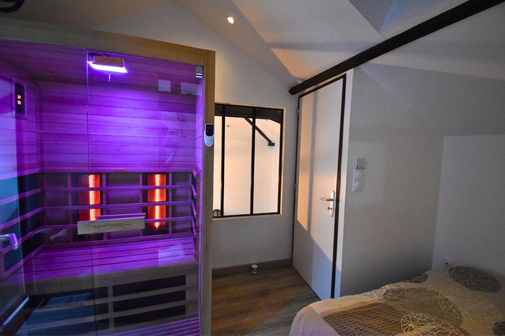 Sauna infrarouge avec luminothérapie violette - Spa de la Nacre, L'étape Repos