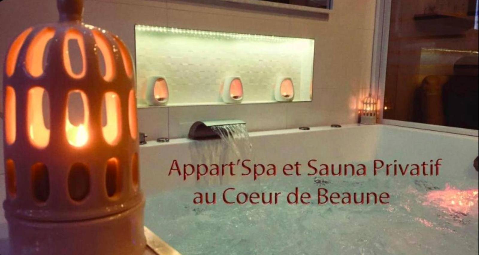 Jacuzzi privatif avec cascade d'eau et bougies - Love Room Beaune - Appart' Spa et Sauna Privatif Au Cœur De Beaune