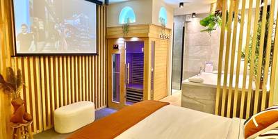 Chambre avec écran de projection et sauna - Spa - Sauna privatif plein centre